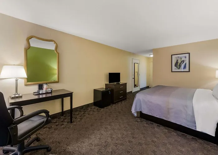 Quality Inn Saint Louis Airport Woodson Terrace